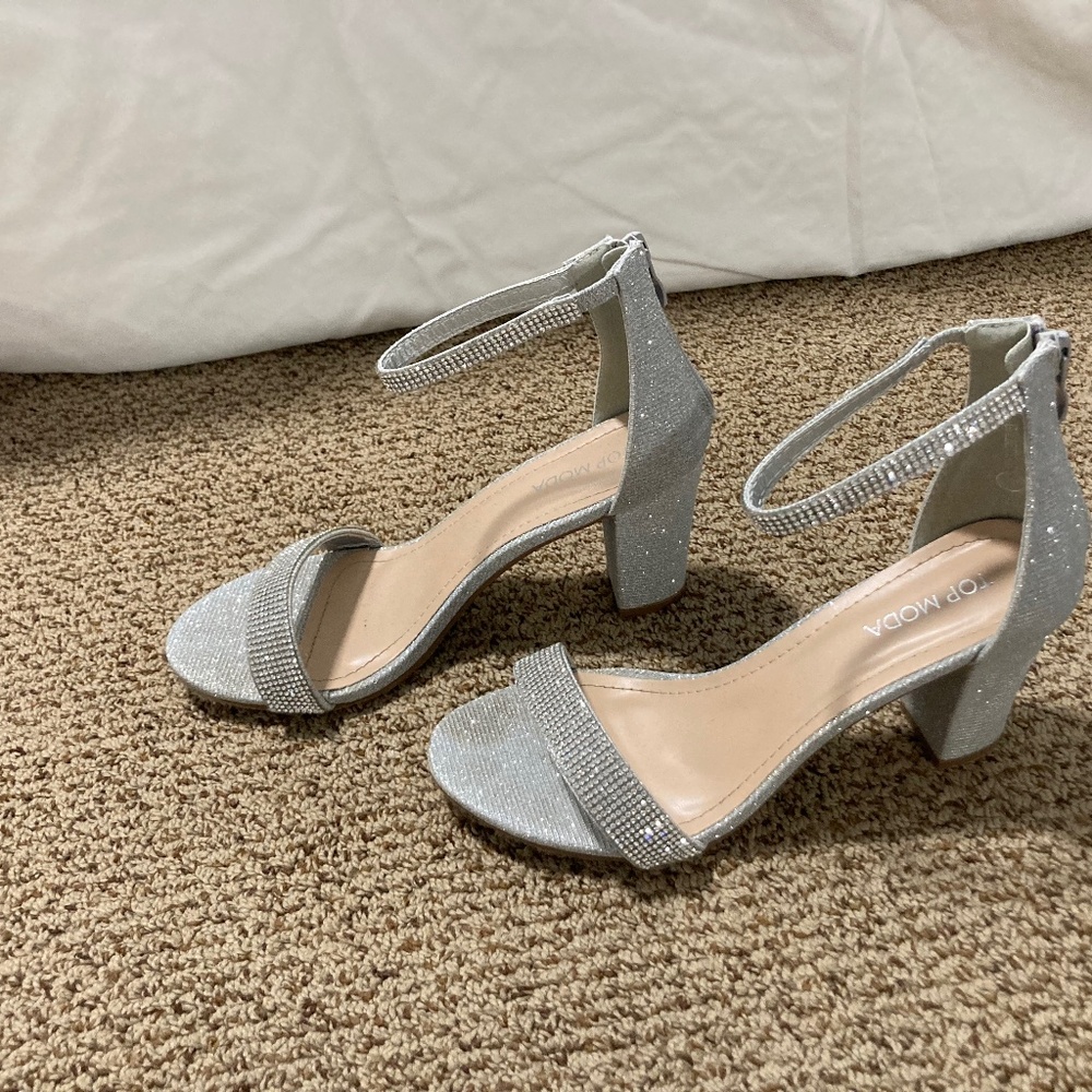 Women’s sparkly silver 2 1/2 in heels